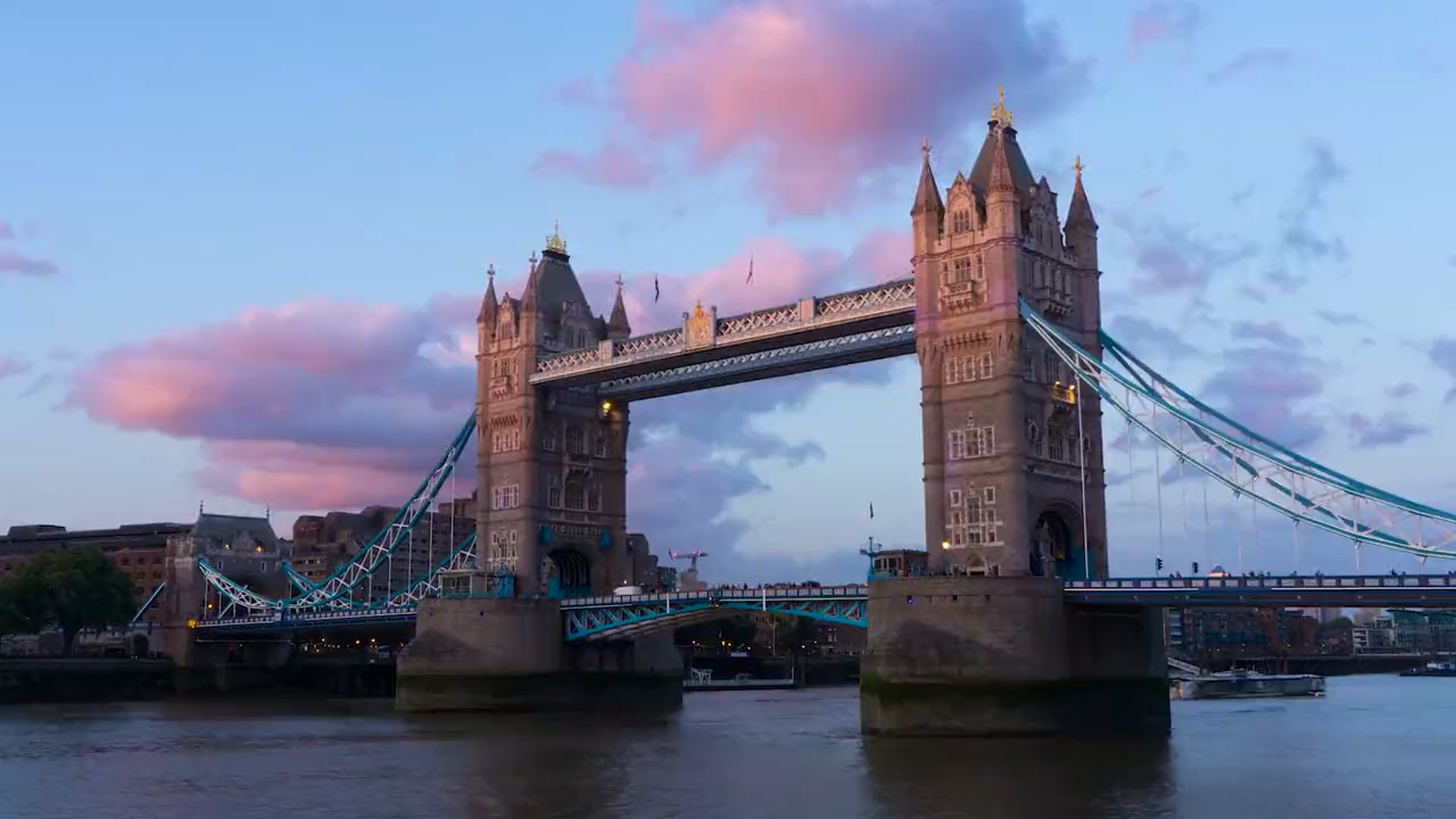 Timelapse and hyperlapse showreel by Charlie Johnston